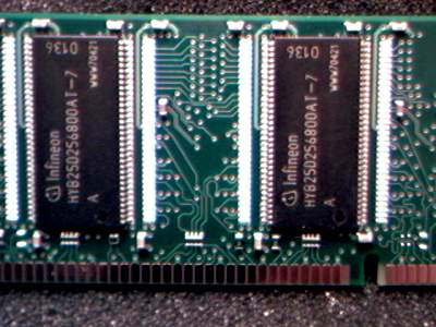 256 MB di memorie INFINEON DDR.